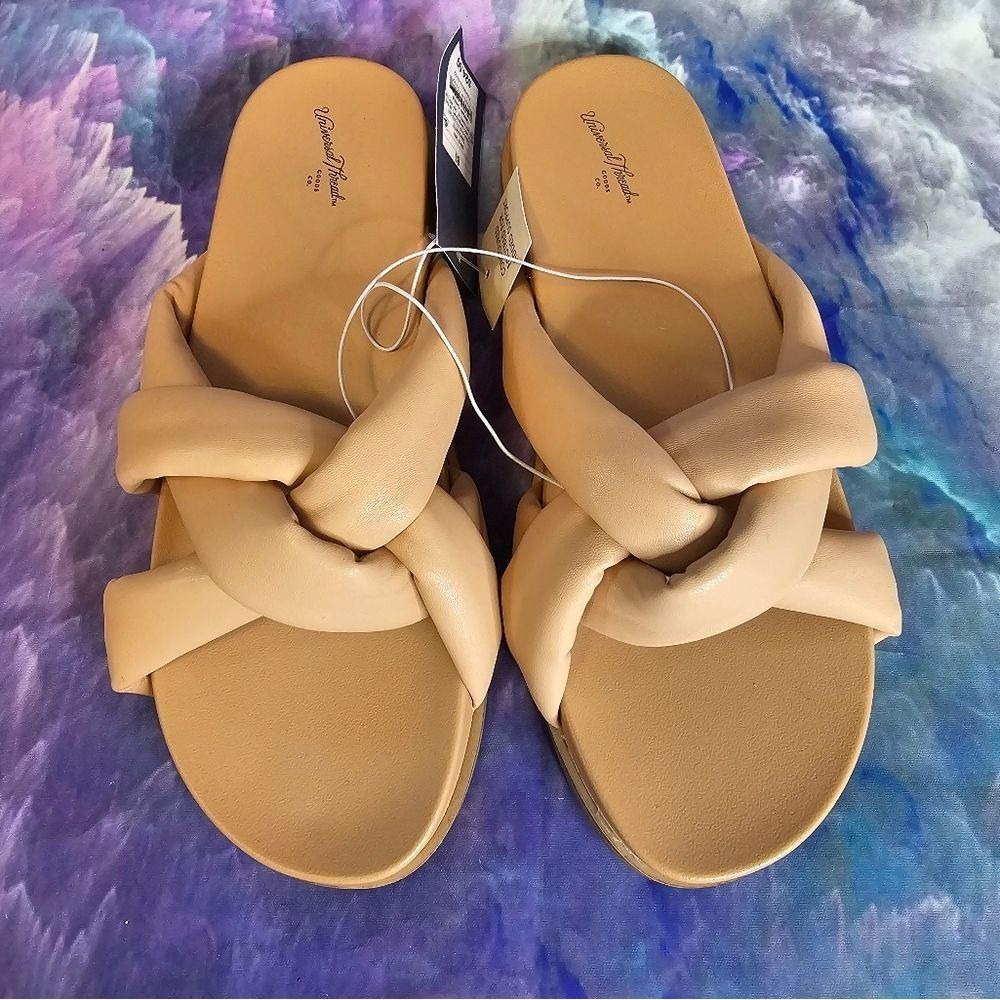 Universal Thread NEW 8.5 Tan‎ Padded Sandals